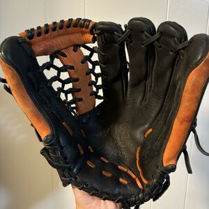 Mizuno GMVP 1277PSE2 12.75" RHT Baseball Glove Special Edition Black & Orange